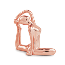 Escultura Mulher Yoga em Porcelana Rose Gold