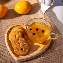 Xícara de Chá Coração com Prato Madeira Pinus 190ml