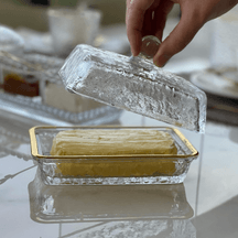 Manteigueira Petra Cristal Ecológico e Fio de Ouro com Tampa 17cm