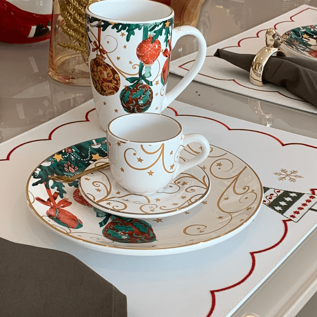 Jogo de Xícaras para Chá com Pires em Porcelana Fio de Ouro - 80ml